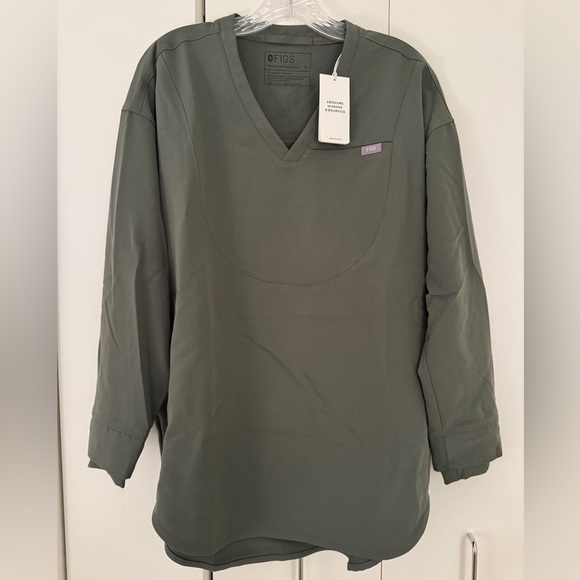 Figs Women's Halle V-Neck Longsleeve Tunic Scrub Top - Picture 3 of 5